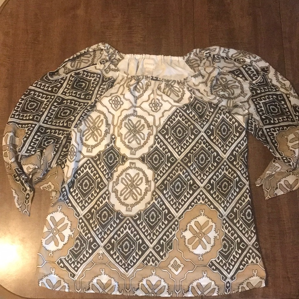 NWOT Chico’s blouse. Cold shoulder open sleeve